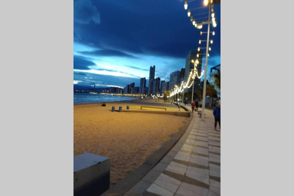 Appartement Vue Sur Mer Avenue De L'Europe เบนิดอร์ม ภายนอก รูปภาพ